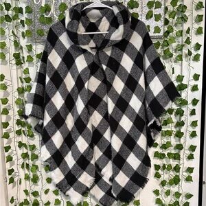 Stylish Black and White Checkered Wrap